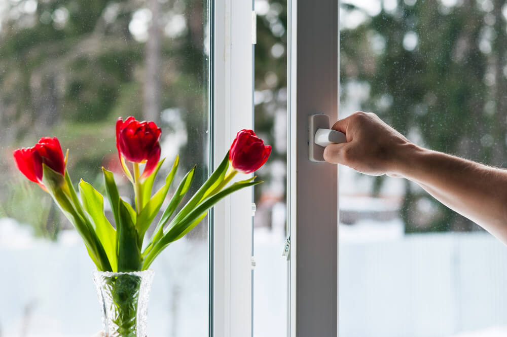 4-home-maintenance-tips-prevent-falling-window-panes-check-windows